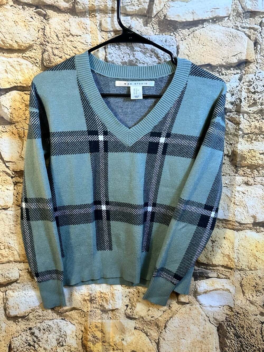 Max Studio Plaid V-Neck Sweater Size XS Green Black